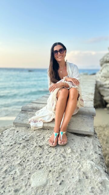 As your nervous system exhales, the most powerful version of you comes back online 💥 
Don’t leave your grounding at the beach 🏖️ . 
Take it with you. 
Own it. 
Live it.
ROKHZ move with you—wherever your wanderlust dares to go.

Big 🩵 @taraleeyoga - you’re the most gorgeously grounded goddess and a #rokhzstar🌟 through and through ✨

#groundingshoesforwomen #wellnessmeetswanderlust #1111  #Amazonite